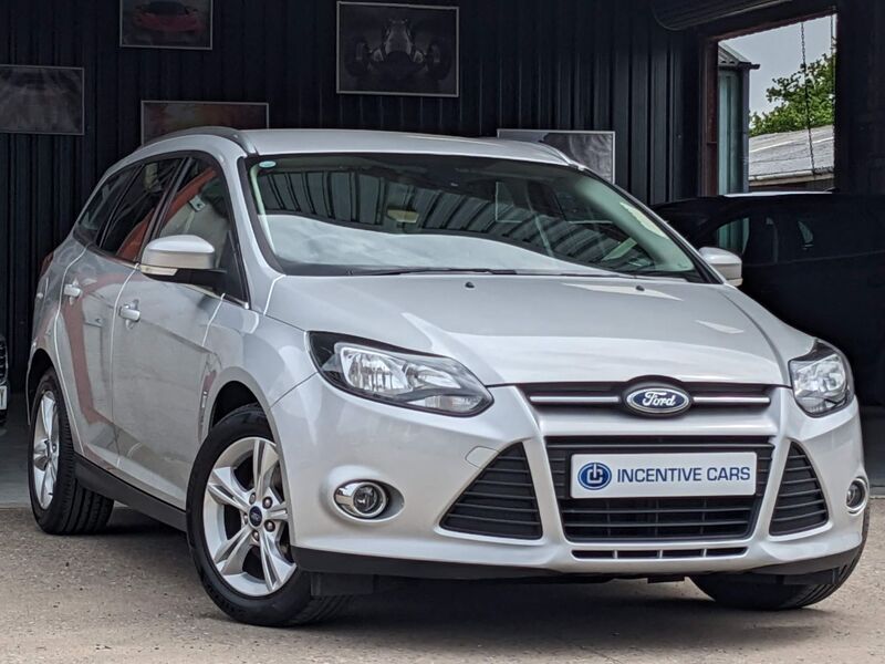 View FORD FOCUS ZETEC ECOBOOST 125 ESTATE MANUAL. ONLY 2 OWNERS, JUST SERVICED AND 8 SERVICE STAMPS