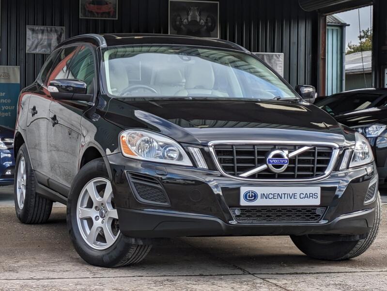 View VOLVO XC60 2.4 D5 SE AWD AUTO. 2 OWNERS. PAN ROOF. SAT NAV. HEATED LEATHER.