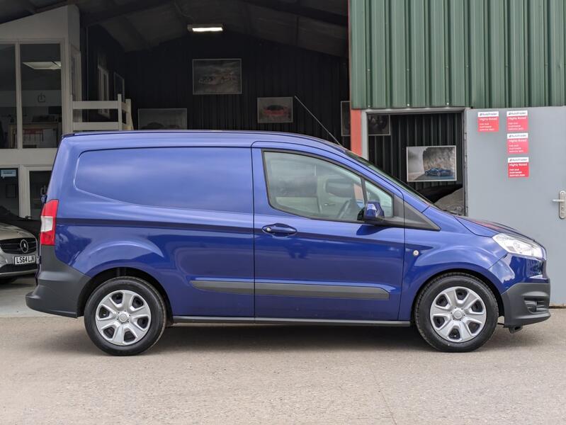 FORD TRANSIT COURIER