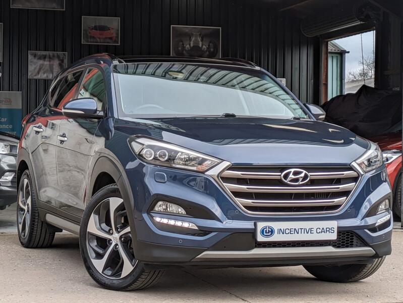 View HYUNDAI TUCSON 2.0 CRDi Premium SE 4WD. 1 OWNER, FULL HISTORY, PAN ROOF, SAT NAV, HEATED AND COOLED SEATS.