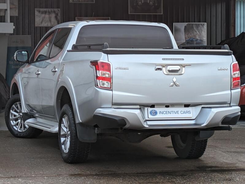 MITSUBISHI L200