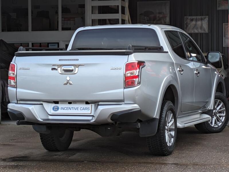 MITSUBISHI L200