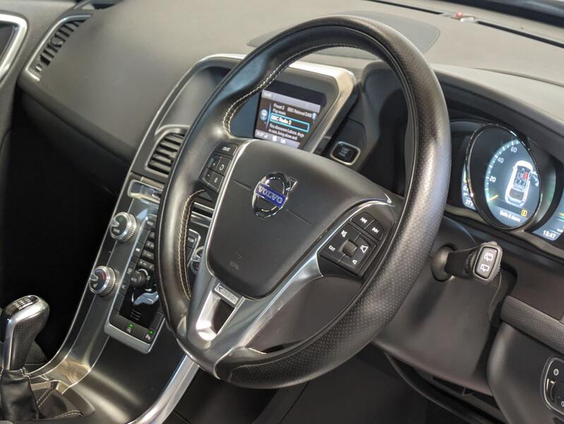 View VOLVO XC60 2.0 R-Design D4 (181hp) 2 OWNERS. 9 SERVICES. HEATED SEATS. JUST SERVICED. £35 RFL