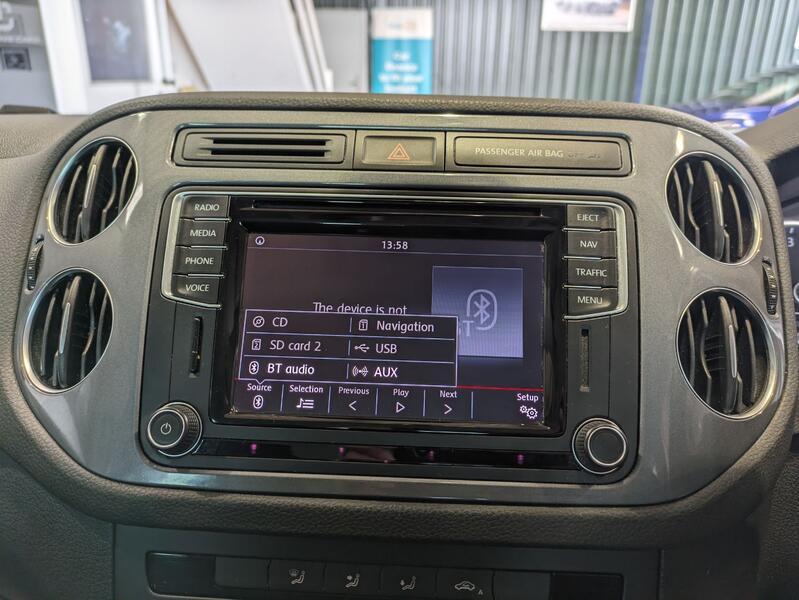 VOLKSWAGEN TIGUAN