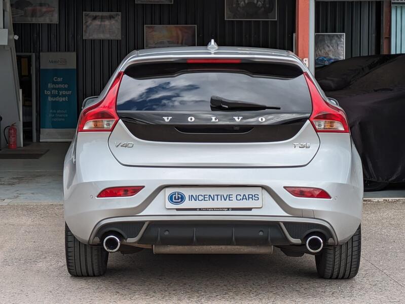 VOLVO V40