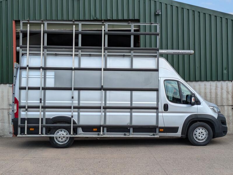 View CITROEN RELAY 2.2 BlueHDi 35 Enterprise Heavy XLWB manual Extra high roof.
