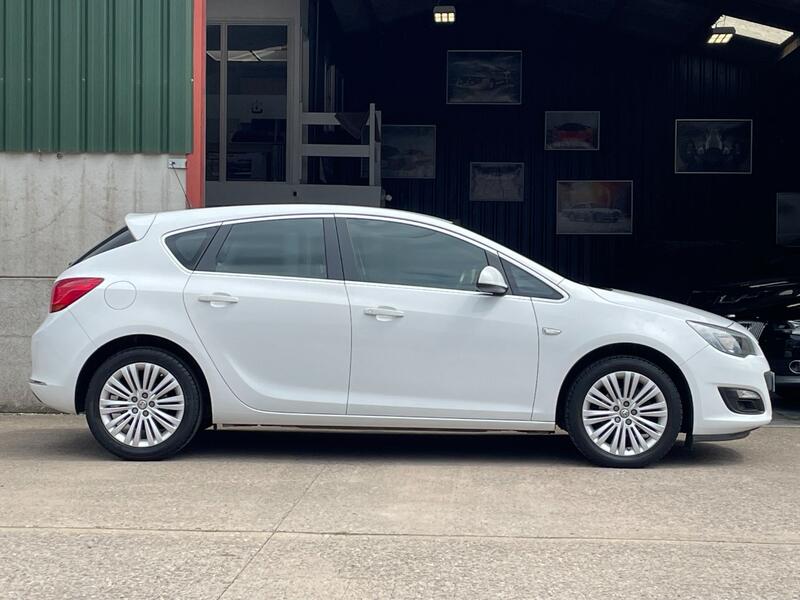 View VAUXHALL ASTRA 1.4 Excite 5 door. FULL SERVICE HISTORY. LOW MILES. EXCELLENT CONDITION.