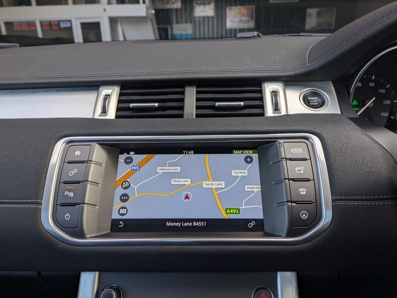 View LAND ROVER RANGE ROVER EVOQUE 2.0 TD4 SE Tech. 1 OWNER. LAND ROVER SERVICE HISTORY. GREAT SPEC. PAN ROOF.