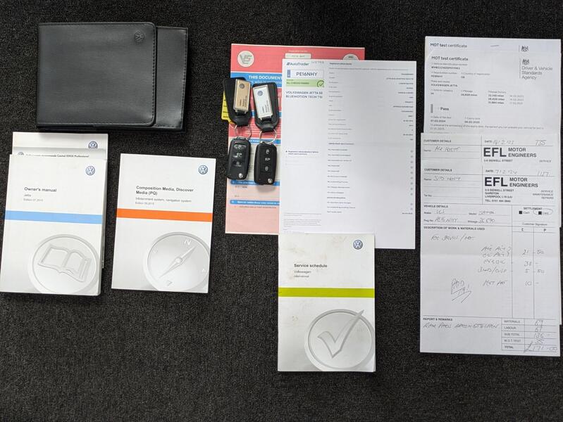 View VOLKSWAGEN JETTA 1.4 TSI BlueMotion Tech SE. 1 OWNER. 8 SERVICES. LOW MILEAGE. BLUETOOTH.
