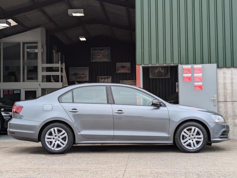 VOLKSWAGEN JETTA