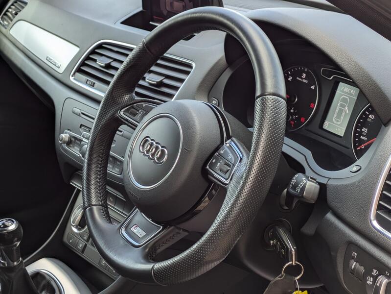 AUDI Q3