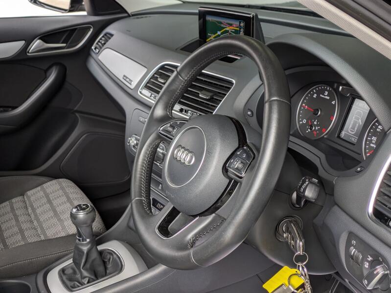 AUDI Q3