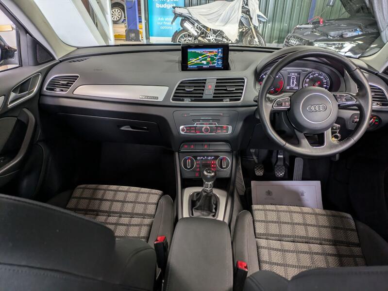 AUDI Q3