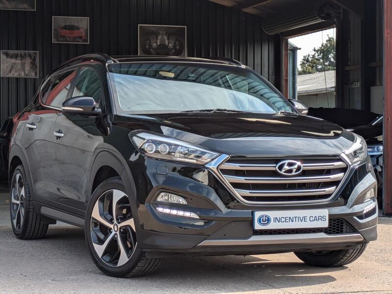 View HYUNDAI TUCSON 2.0 CRDi Blue Drive Premium SE. 1 OWNER. 9 HYUNDAI SERVICES. HUGE SPEC. PAN ROOF. SAT NAV. HTD LTHR