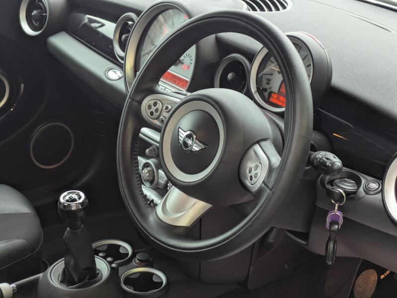 MINI HATCH