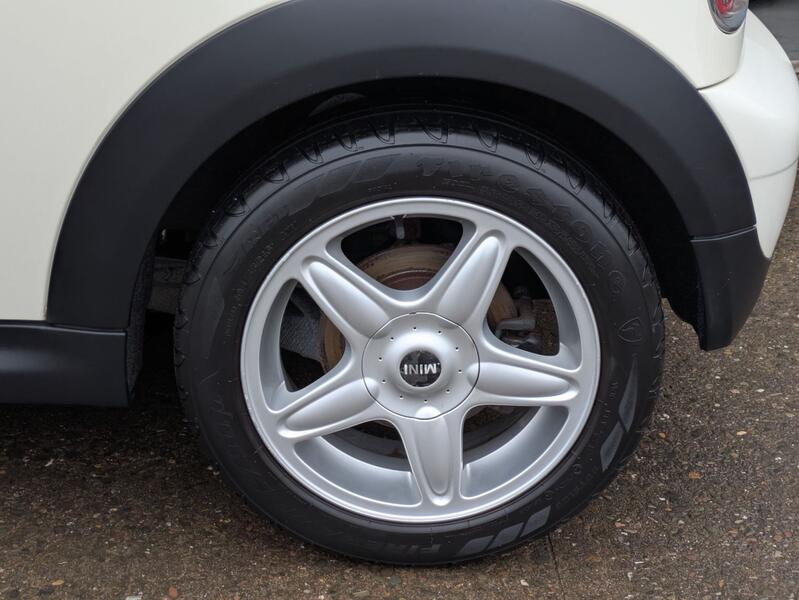 MINI HATCH