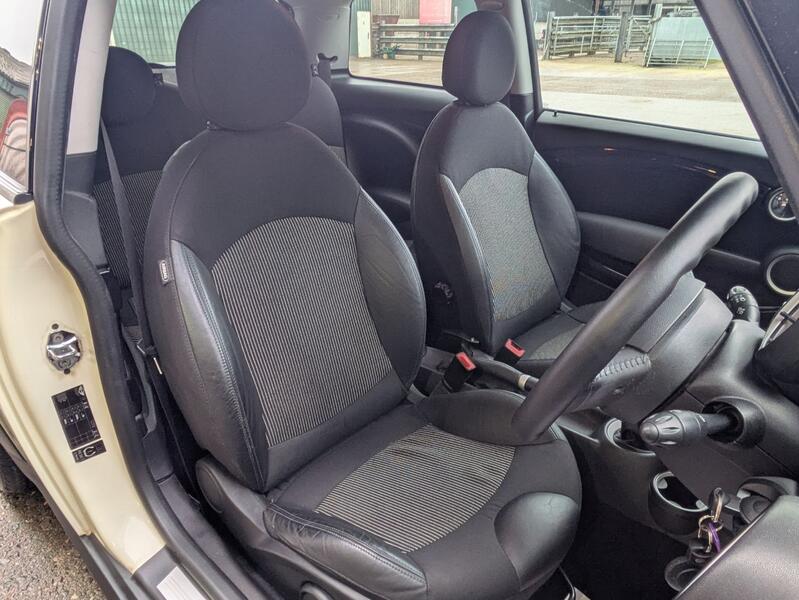 MINI HATCH