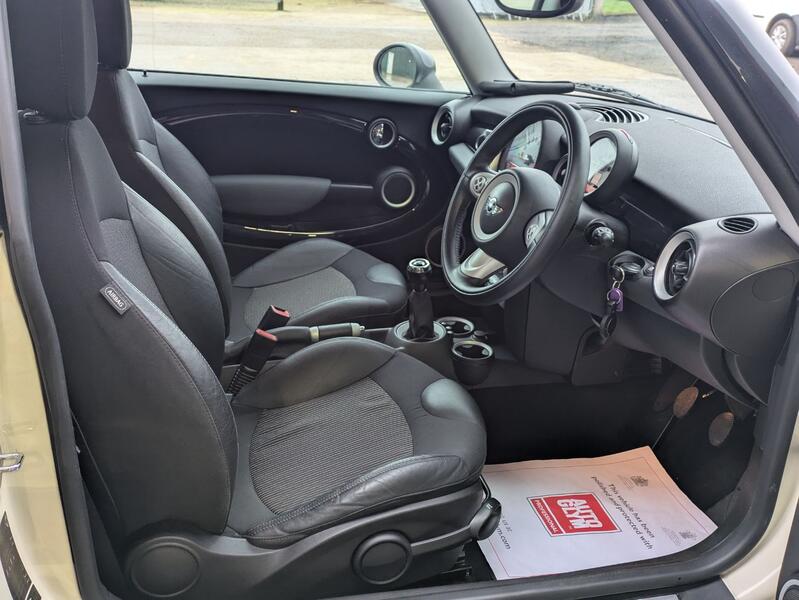 MINI HATCH