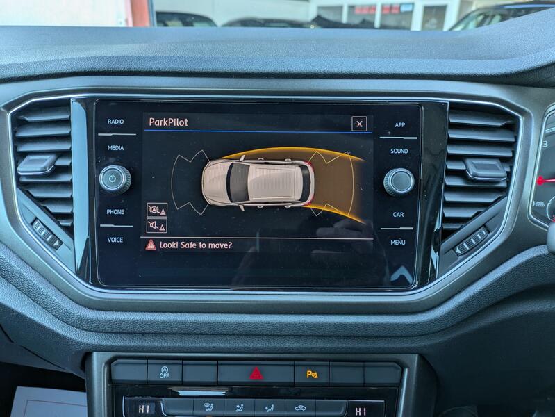 View VOLKSWAGEN T-ROC 1.0 TSI SE. JUST SERVICED. APPLE CARPLAY. PARKING SENSORS. FOLDING MIRRORS. FULL HISTORY.