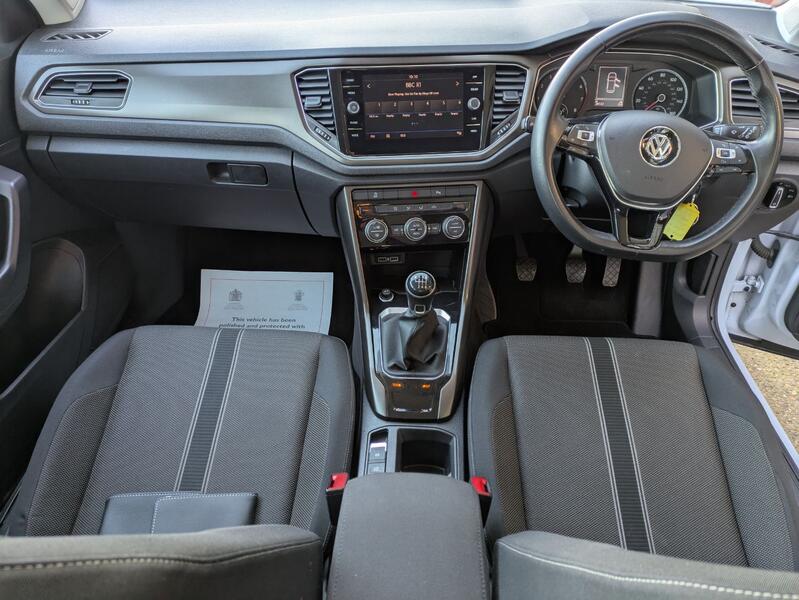 View VOLKSWAGEN T-ROC 1.0 TSI SE. JUST SERVICED. APPLE CARPLAY. PARKING SENSORS. FOLDING MIRRORS. FULL HISTORY.