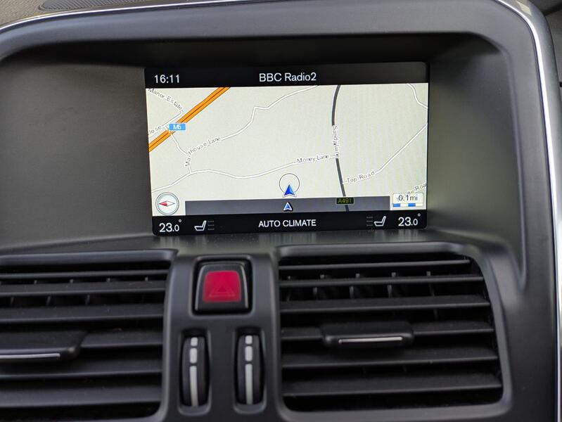 View VOLVO XC60 2.4 D4 R-Design Lux Nav. HIGH SPEC. REAR ENTERTAINMENT. SAT NAV. VOLVO SERVICE HISTORY.
