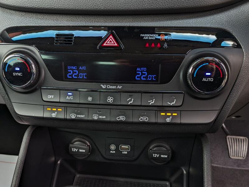 View HYUNDAI TUCSON 1.7 CRDi Blue Drive Sport Edition. SAT NAV. HEATED LEATHER. 8 SERVICES. REAR CAMERA. £35 RFL