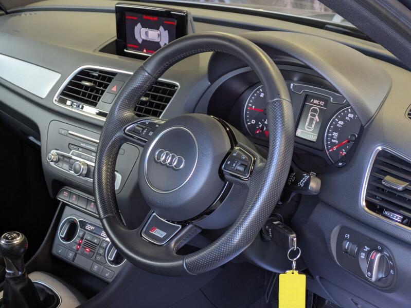 AUDI Q3