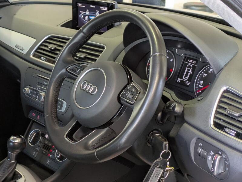 AUDI Q3