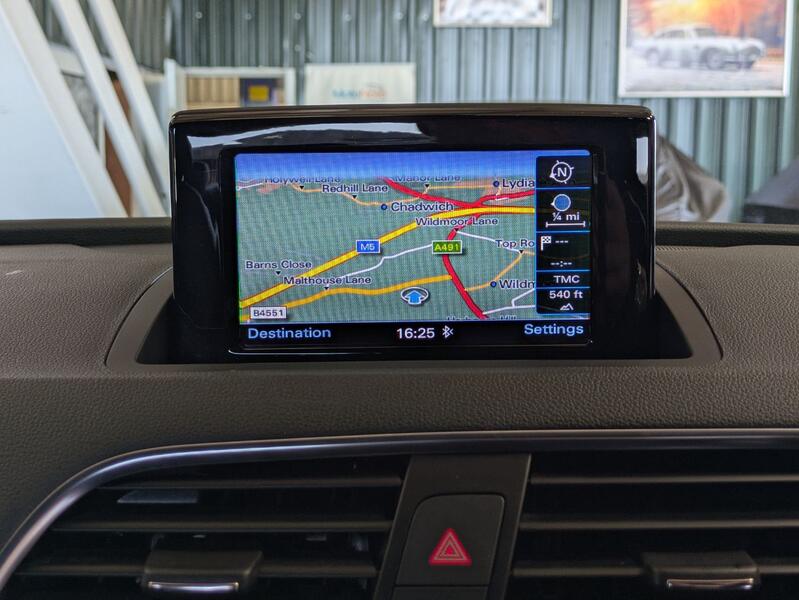 View AUDI Q3 2.0 TDI S line Plus. SAT NAV. 19