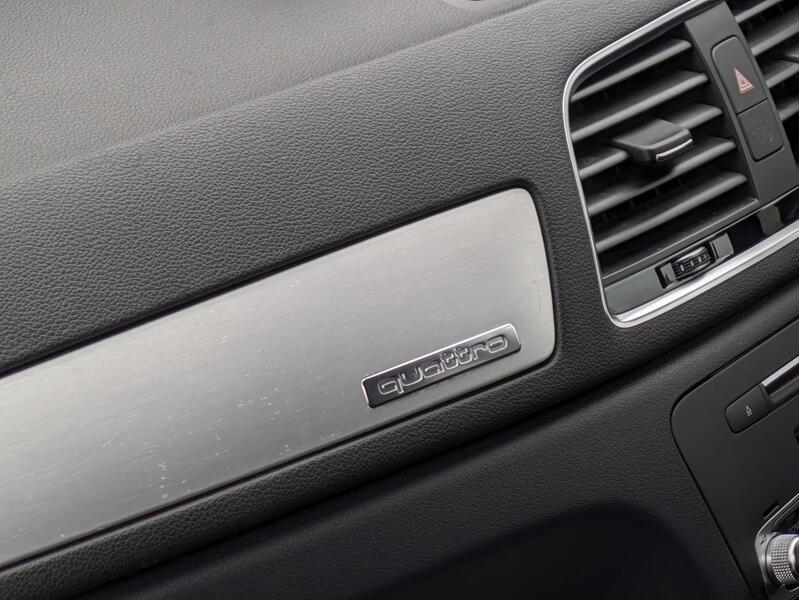 View AUDI Q3 2.0 TDI S line Plus quattro. SAT NAV. 19