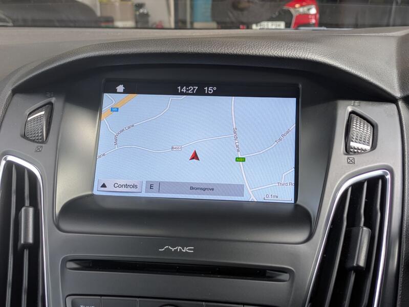View FORD FOCUS 2.0 TDCi Titanium. 2 OWNERS. SAT NAV. 7 SERVICES. APPLE CARPLAY. PARKING SENSORS.