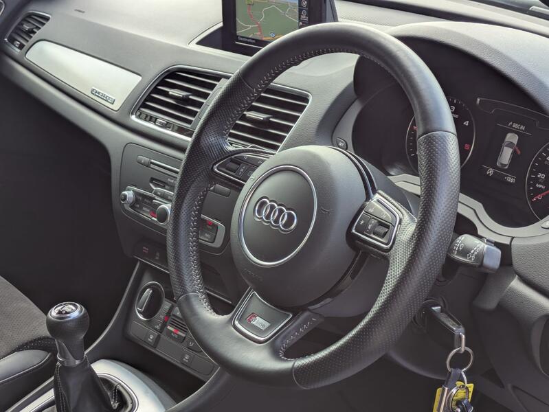 AUDI Q3