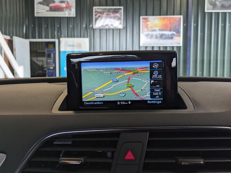 View AUDI Q3 2.0 TDI S line Plus quattro. REAR CAMERA. SAT NAV. 19