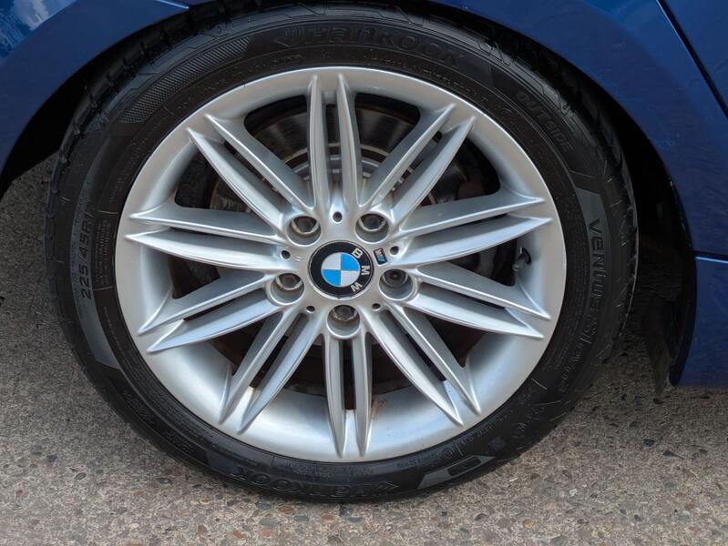 BMW 1 SERIES