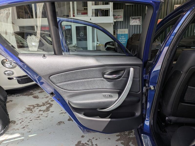 BMW 1 SERIES