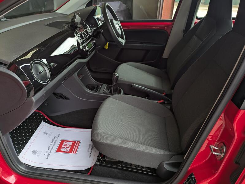VOLKSWAGEN UP