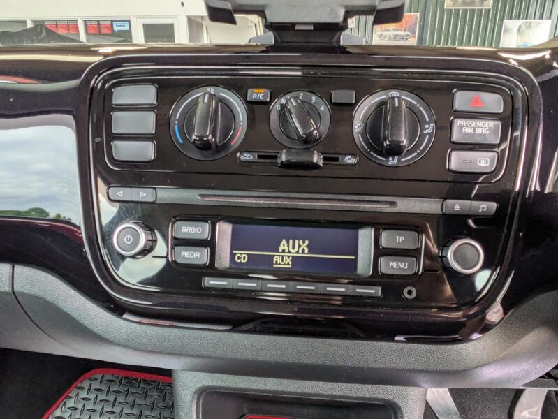 VOLKSWAGEN UP