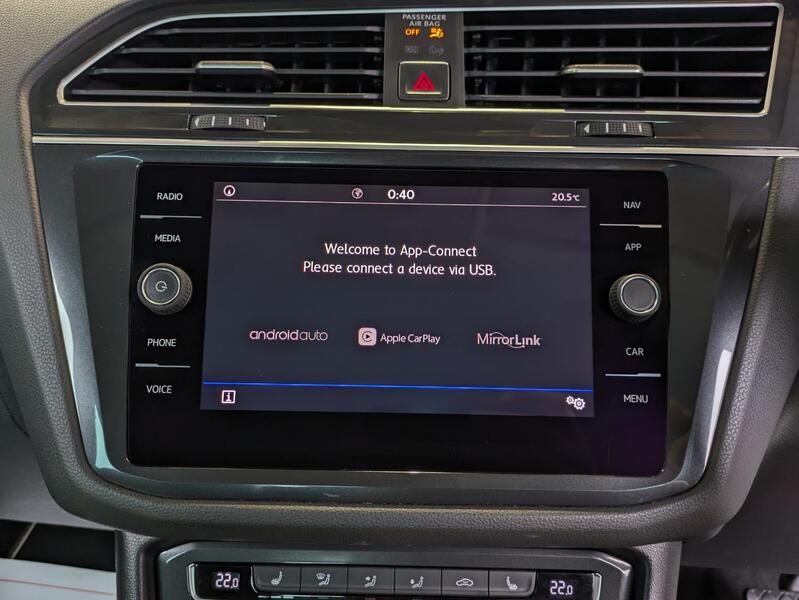 View VOLKSWAGEN TIGUAN 2.0 TDI SE Navigation automatic. 1 OWNER. CARPLAY. SAT NAV. HEATED LEATHER. PARKING SENSORS.