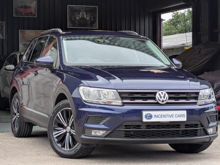 VOLKSWAGEN TIGUAN 2.0 TDI SE Navigation automatic. 1 OWNER. CARPLAY. SAT NAV. HEATED LEATHER. PARKING SENSORS.