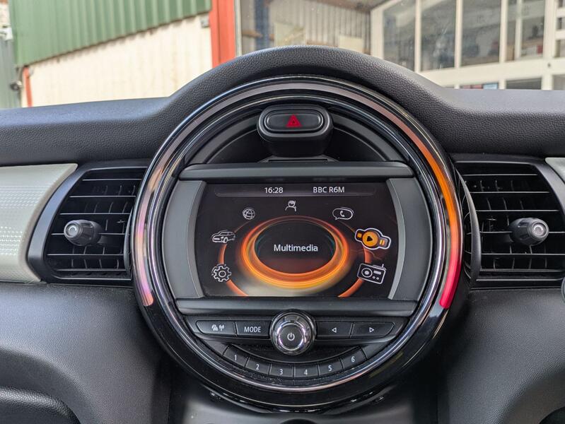 MINI HATCH