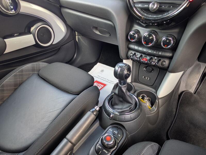 MINI HATCH