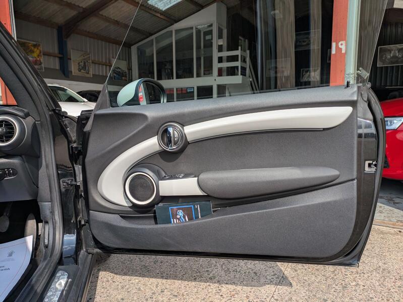 MINI HATCH