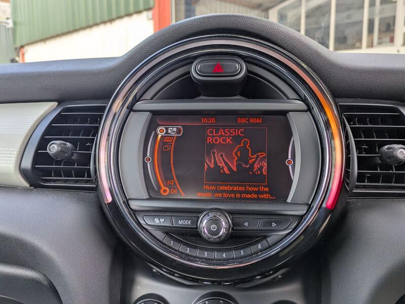 MINI HATCH