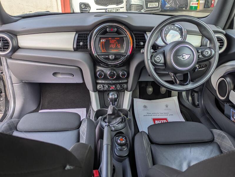 View MINI HATCH Cooper D CHILI 3-Dr. £0 ROAD TAX. FULL SERVICE HISTORY. GREAT SPEC. CHILI PACK AND MORE...