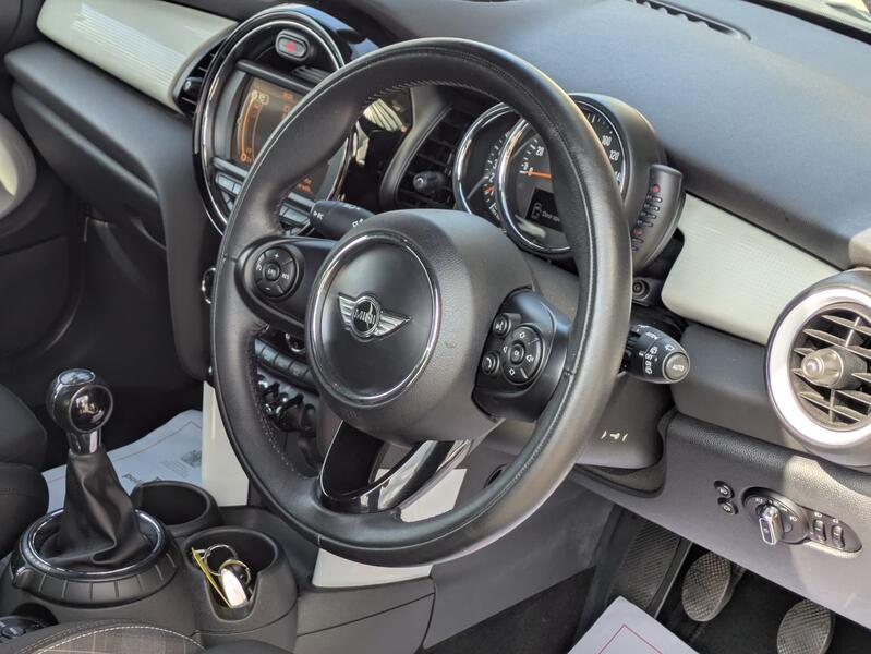 MINI HATCH
