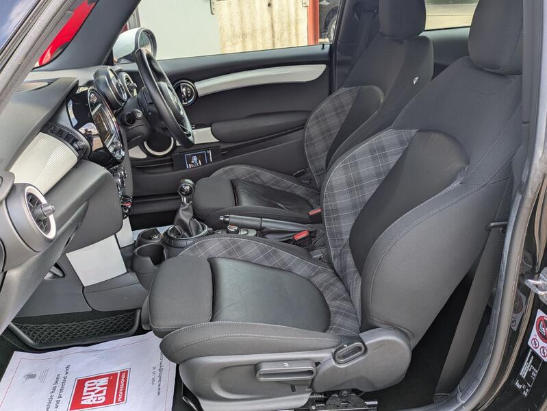 MINI HATCH