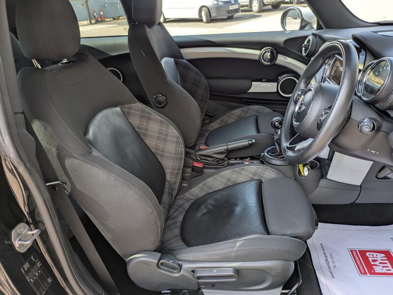 MINI HATCH