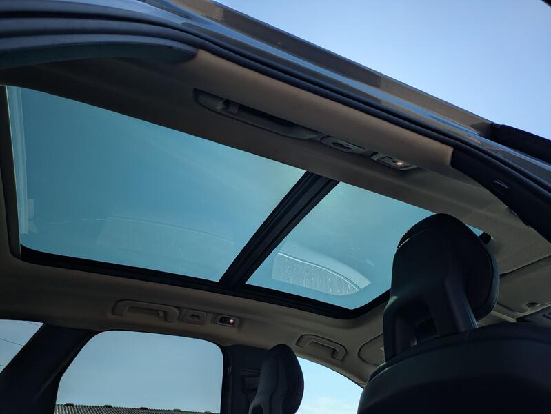View VOLVO XC60 Momentum (MY18.5) 2.0 D4 AWD automatic. OVER £9000 OF OPTIONS. PAN ROOF. 360 CAMERA & FULL S/HIST.
