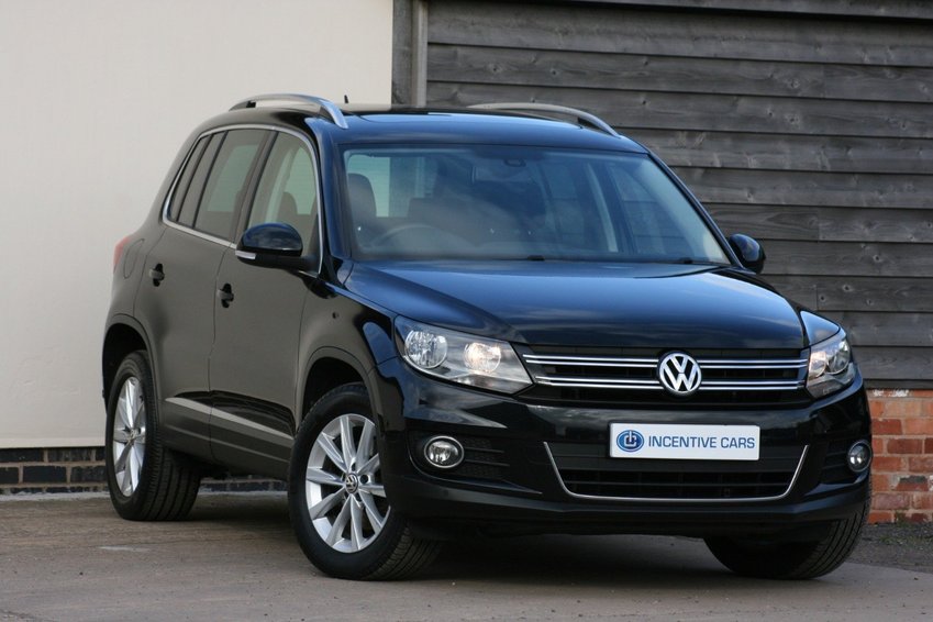 View VOLKSWAGEN TIGUAN 2.0TDi 140 SE BLUEMOTION TECHNOLOGY 4MOTION. FULL SERVICE HISTORY. 1 OWNER. PAN ROOF. BLUETOOTH. 13