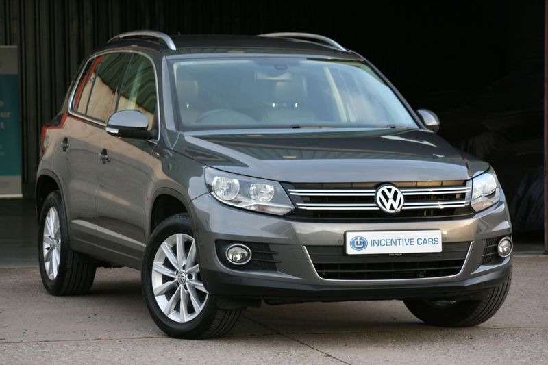 View VOLKSWAGEN TIGUAN SE 2.0TDI BLUEMOTION TECHNOLOGY 4MOTION DSG AUTOMATIC. 1 OWNER. FULL VW HISTORY. HIGH SPEC.